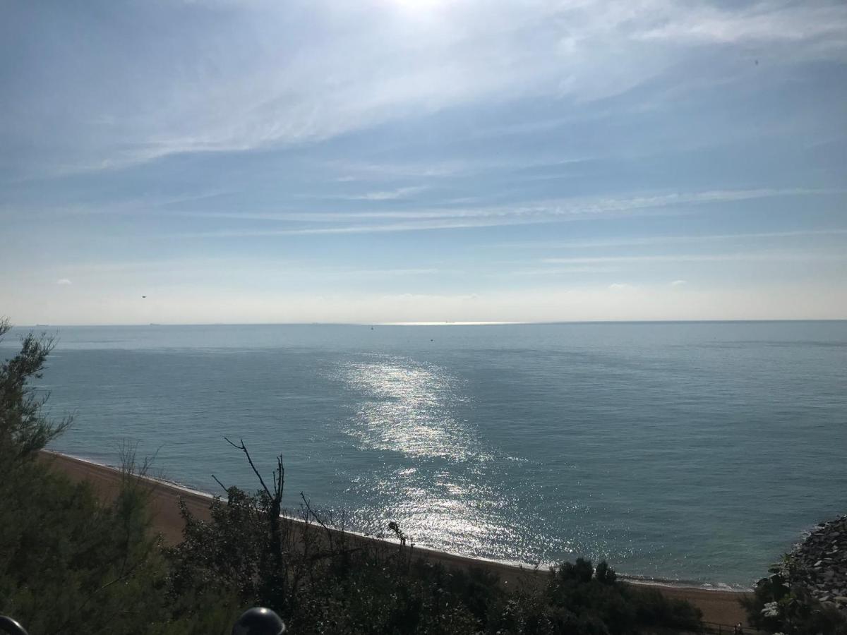 The Leas View Apartment Folkestone Bagian luar foto